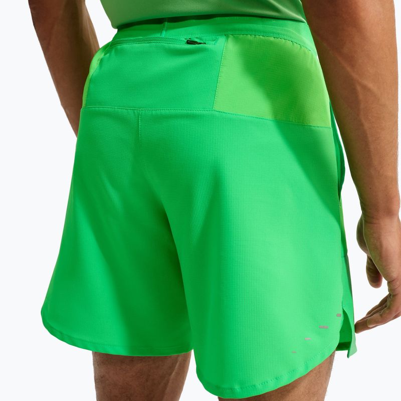 Pánské šortky Nike Stride Dri-Fit s podšívkou 5" zelená jiskra 6