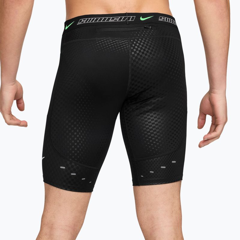 Pánské běžecké šortky Nike Stride black/illusion green 2