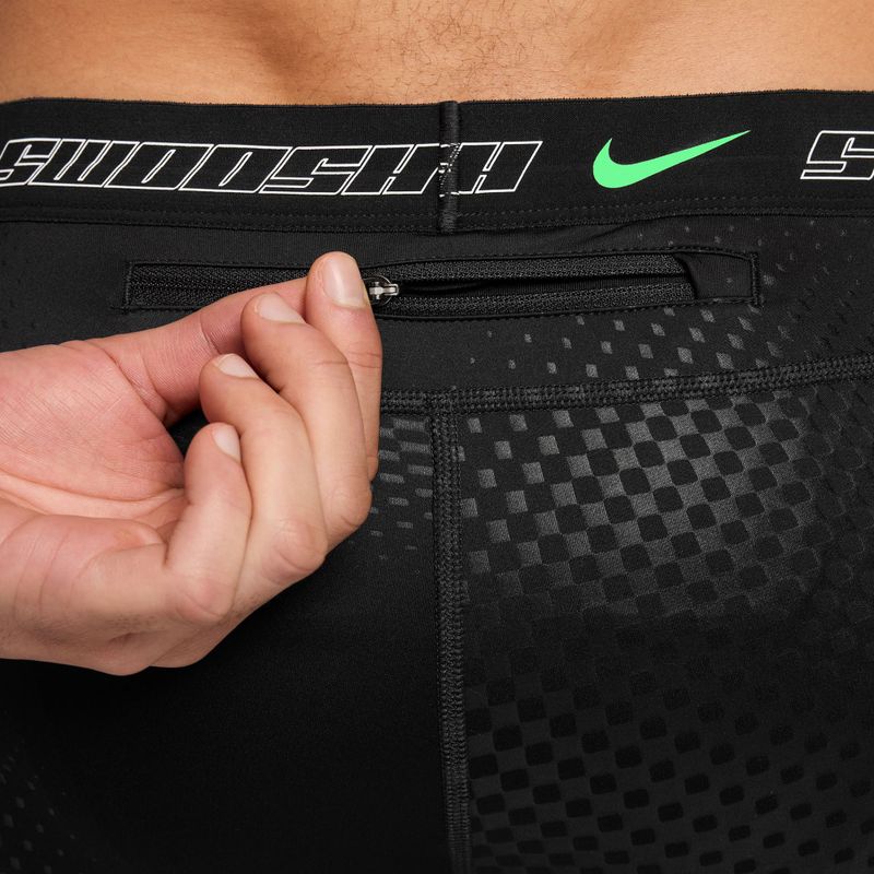 Pánské běžecké šortky Nike Stride black/illusion green 4