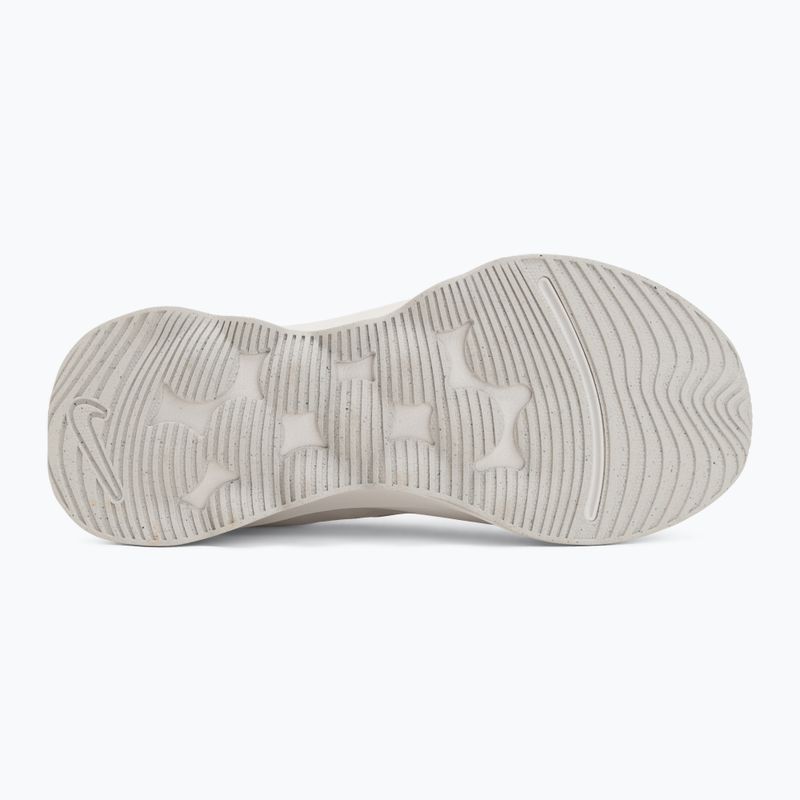 Dámské boty Nike Motiva 2 summit white/phantom/metallic silver 4