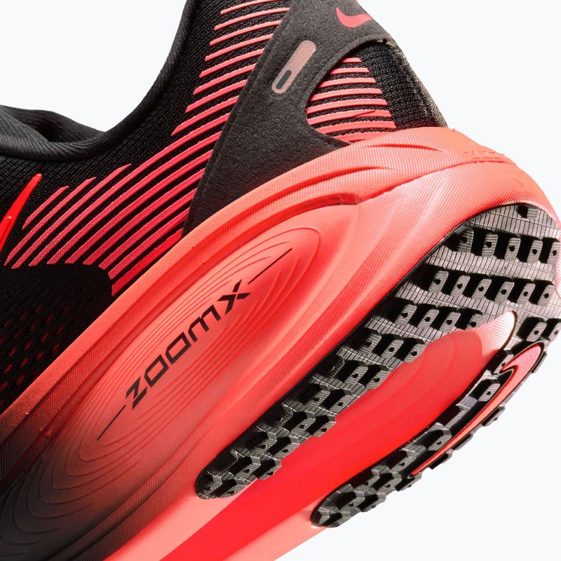 Pánské běžecké boty Nike Vomero 18 black/university red/bright crimson 8