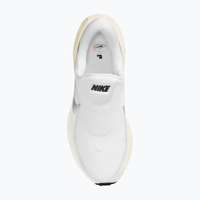 Dámské běžecké boty Nike Revolution 8 EasyOn white/sail/black/metallic silver 4