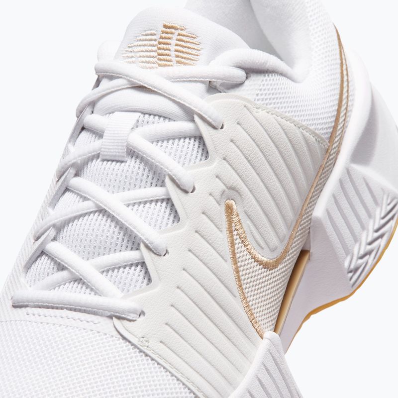 Dámské tenisové boty Nike GP Challenge Pro white/summit white/linen/light orewood brown 4