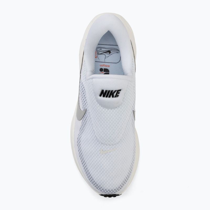 Dámské běžecké boty Nike Revolution 8 EasyOn white/sail/black/metallic silver 5