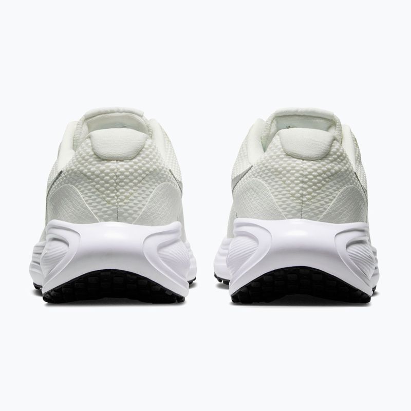Dámské běžecké boty Nike Revolution 8 sail/white/black/metallic silver 6