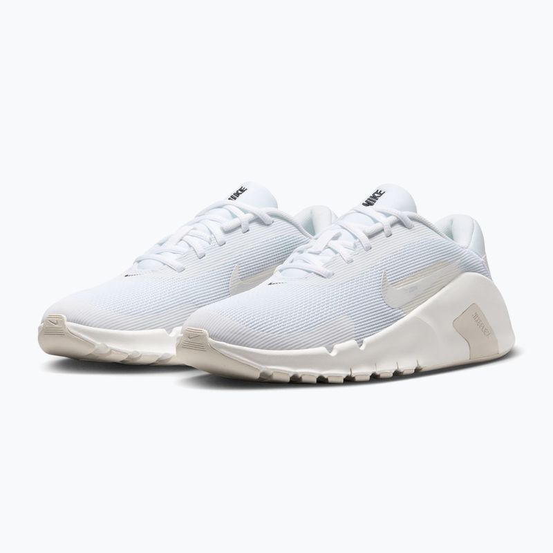 Dámské tréninkové boty Nike Flex Train white/sail/phantom/ metallic silver 3