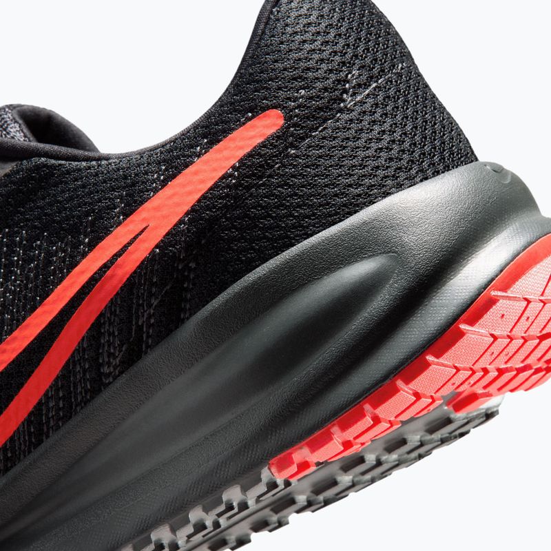 Pánské běžecké boty Nike Run Defy Black/Anthracite/Bright Crimson 8