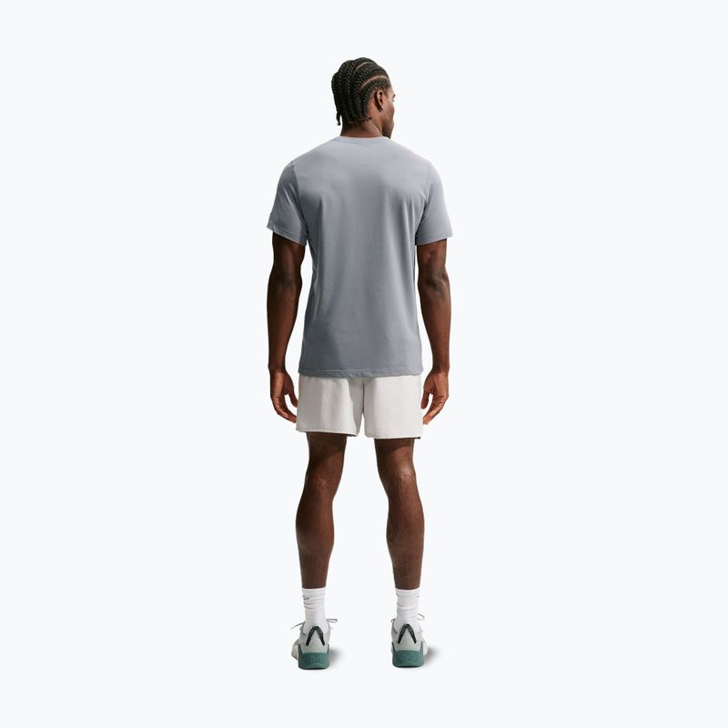 Pánské tréninkové tričko Nike Dri-FIT Training T-Shirt smoke grey/black 2