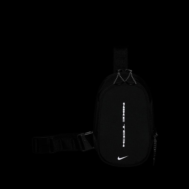 Taška Nike Tech Commute 1 l black/black/reflect silver 8