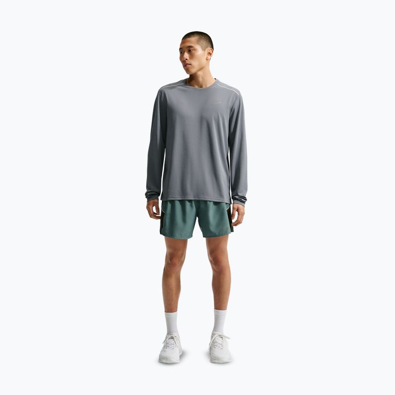 Pánské běžecké tričko Longsleeve Nike Miler Dri-Fit UV smoke grey 2