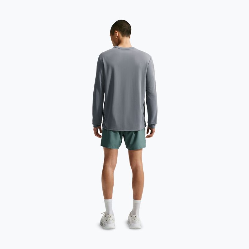 Pánské běžecké tričko Longsleeve Nike Miler Dri-Fit UV smoke grey 3