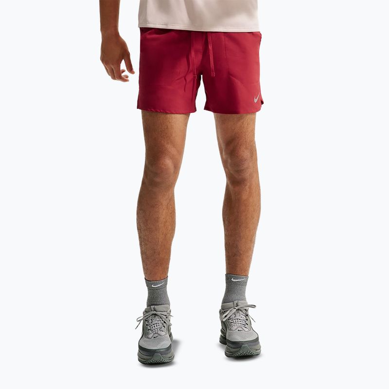 Pánské šortky Nike Stride Dri-Fit s podšívkou 5" tough red