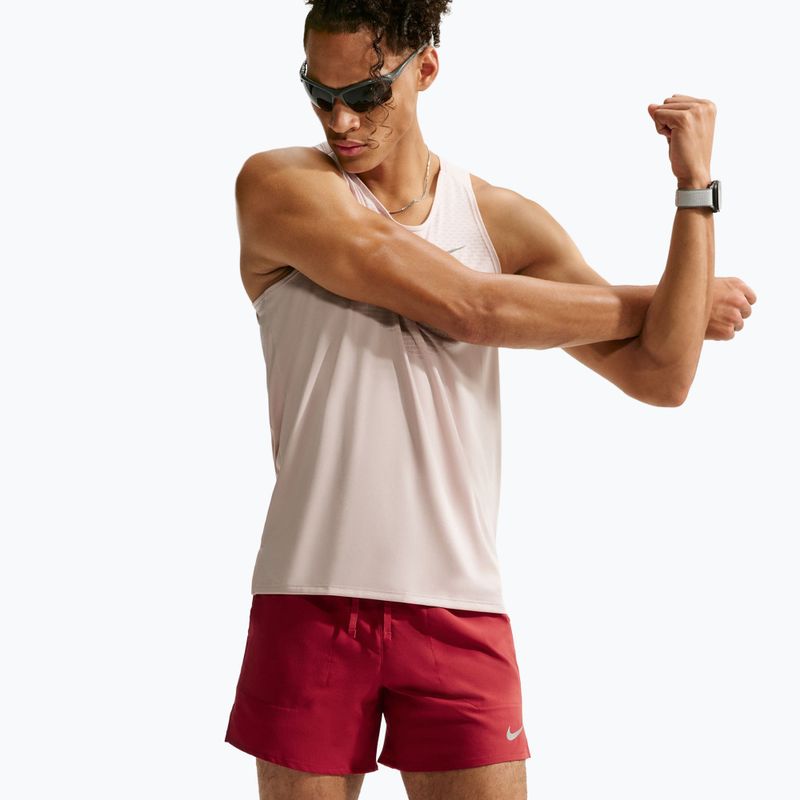Pánské šortky Nike Stride Dri-Fit s podšívkou 5" tough red 4
