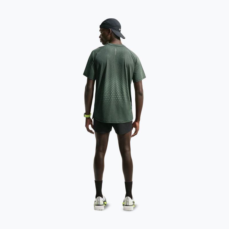 Pánské běžecké tričko Nike Stride black/light green spark 3