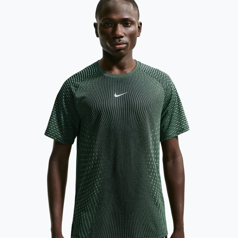 Pánské běžecké tričko Nike Stride black/light green spark 4