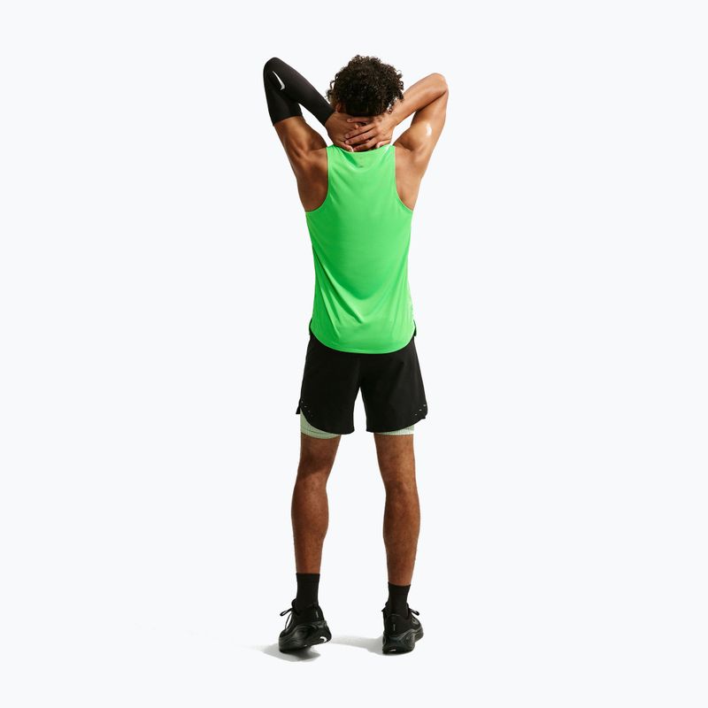Pánské běžecké tričko Nike Stride green spark 3