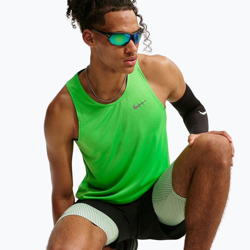 Pánské běžecké tričko Nike Stride green spark 6