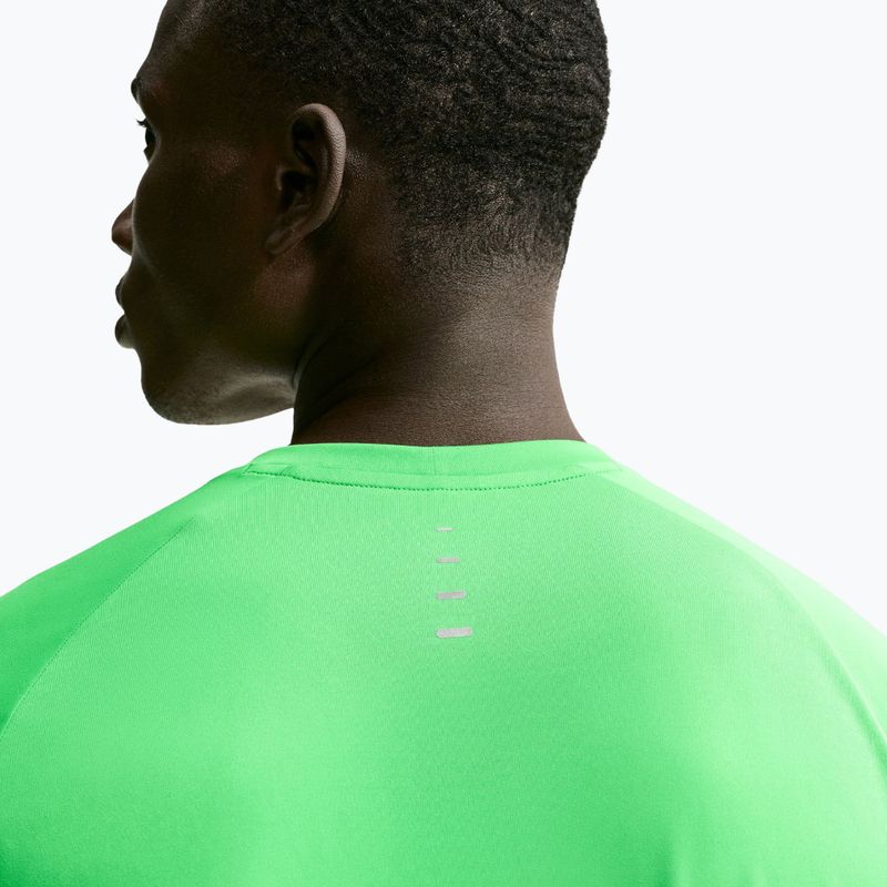 Pánské běžecké tričko Nike Stride green spark 5