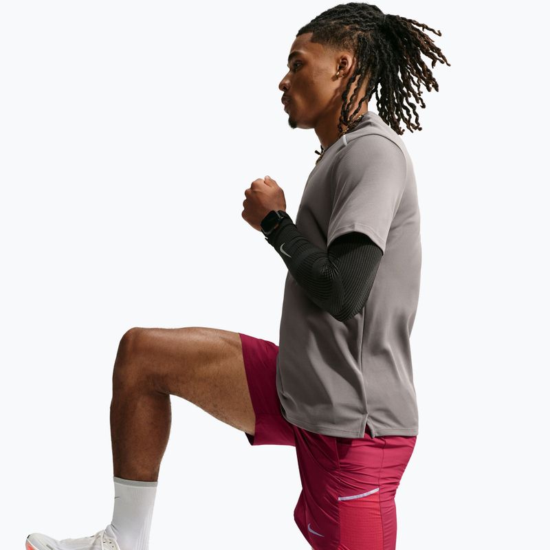 Pánské běžecké šortky Nike Miler tough red/sport red 4