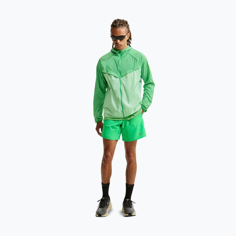 Pánské běžecké šortky Nike Stride Dri-Fit 2in1 7" green spark 2