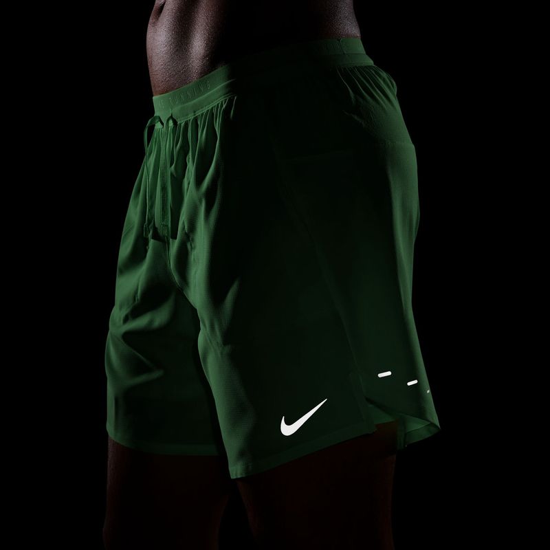 Pánské běžecké šortky Nike Stride Dri-Fit 2in1 7" green spark 7