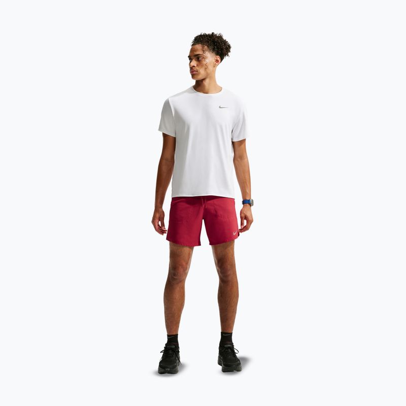 Pánské běžecké šortky Nike Stride Dri-Fit 2in1 7" tough red 2