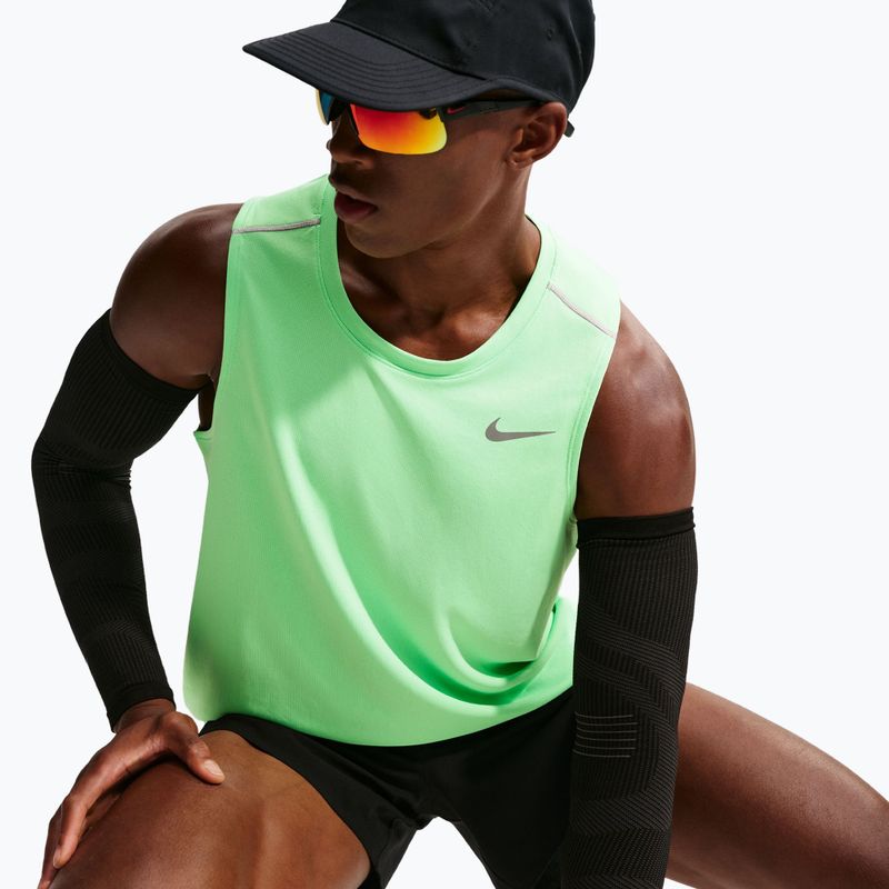 Pánské běžecké tričko Nike Miler illusion green 5