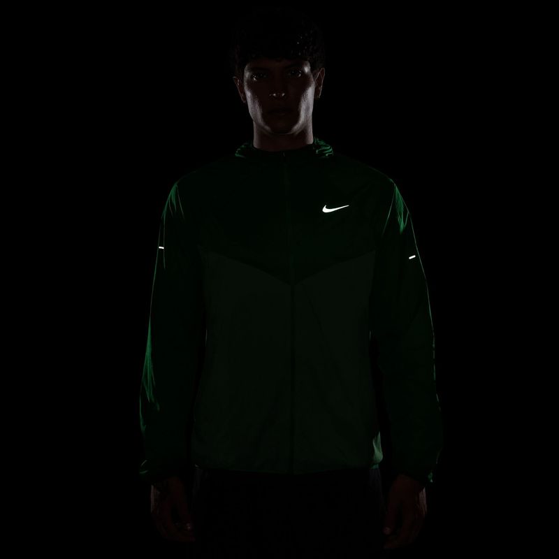Pánská běžecká bunda Nike Stride green spark 4