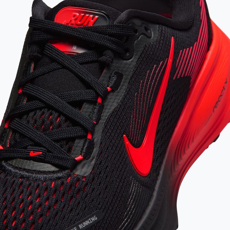 Běžecké boty Nike Vomero 18 černé/univerzitní červené/jasně červené 5