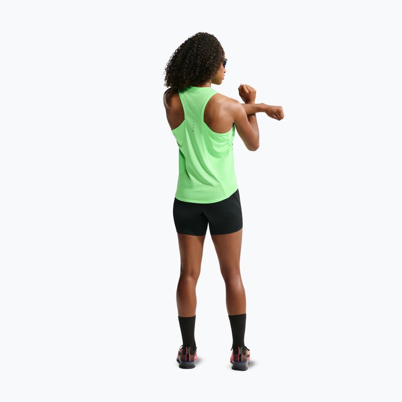 Dámské běžecké tričko Nike Swift Dri-Fit Tank Top illusion green 3