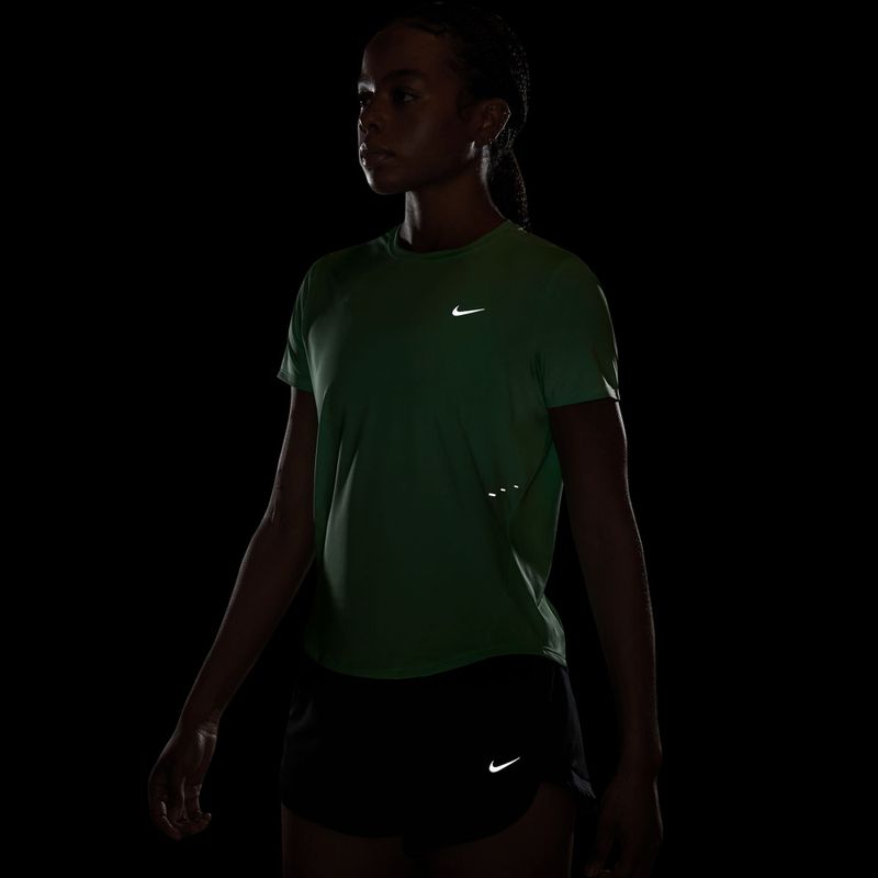 Dámské běžecké tričko Nike Swift Dri-Fit illusion green 7