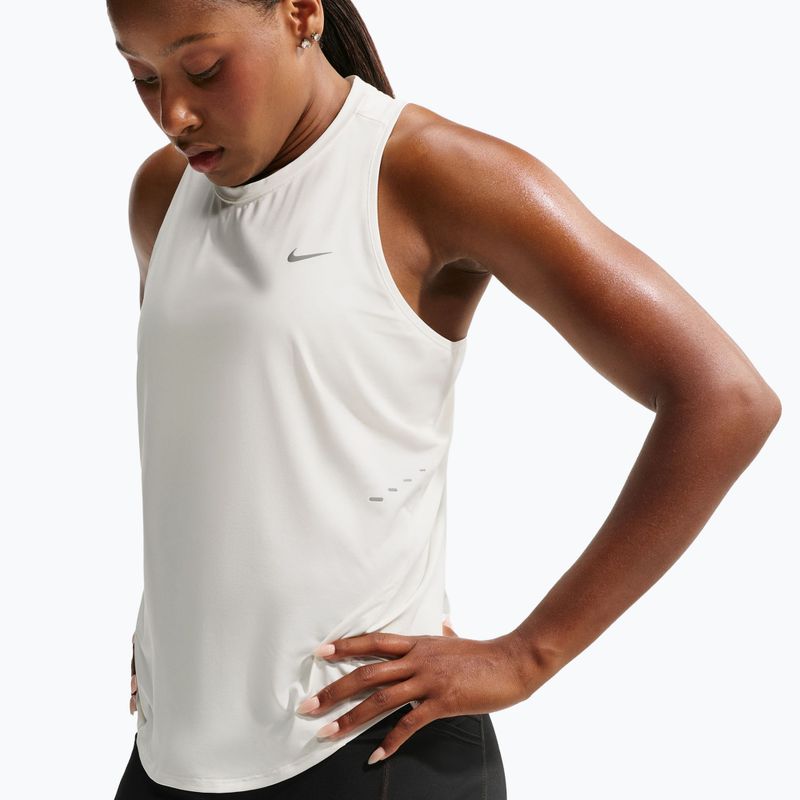 Dámské běžecké tričko Nike Swift Dri-Fit Tank Top sail 4