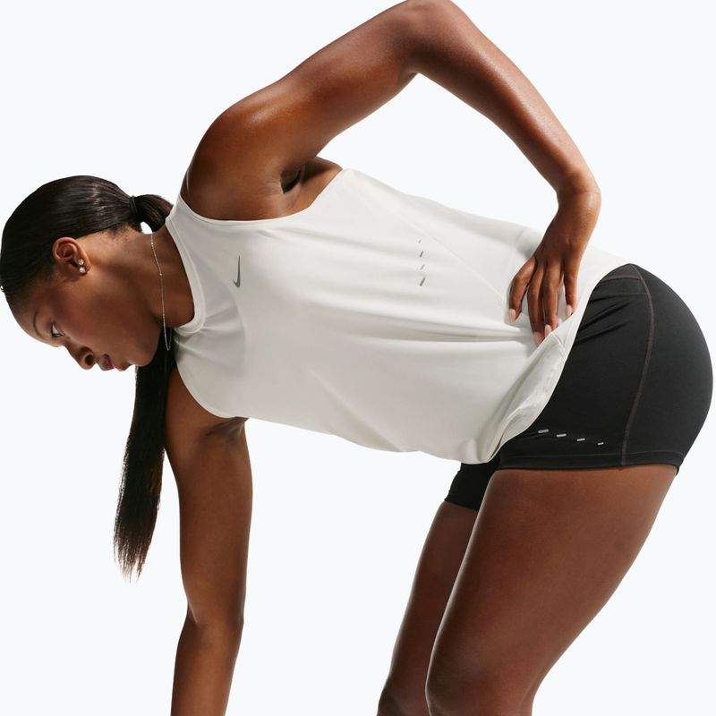 Dámské běžecké tričko Nike Swift Dri-Fit Tank Top sail 6
