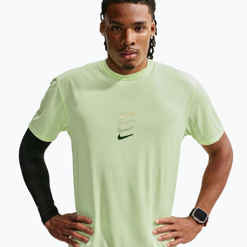 Pánské běžecké tričko Nike Dri-Fit Running Top barely volt 4