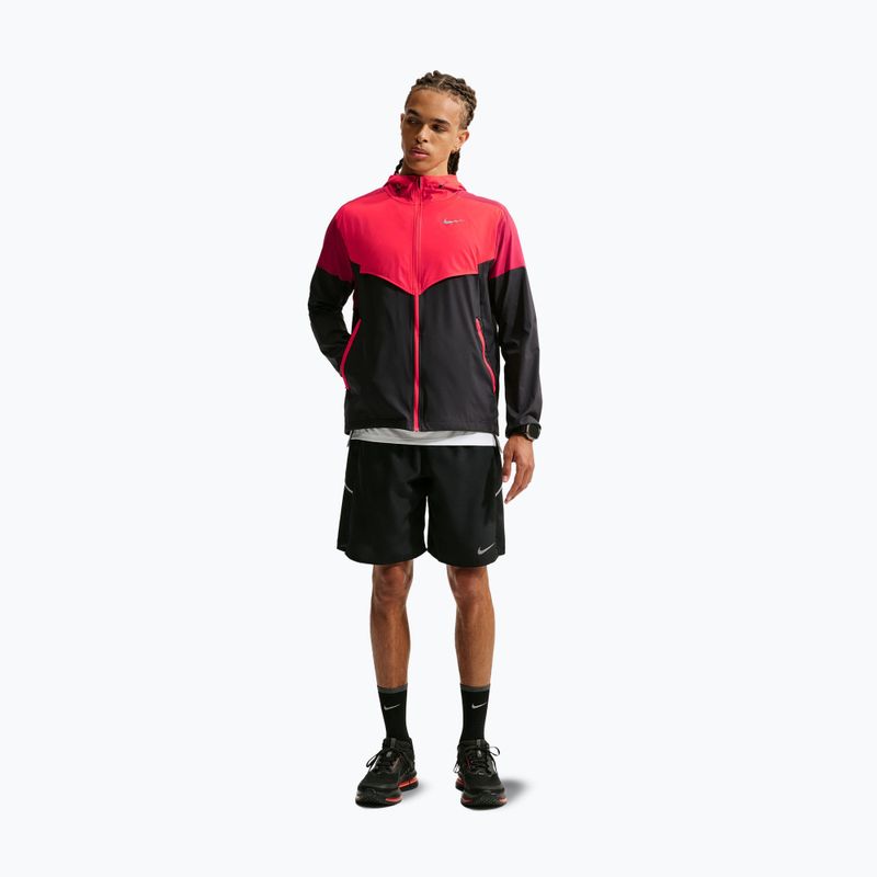 Pánská běžecká bunda Nike Impossibly Light Windrunner black/light crimson/tough red 2