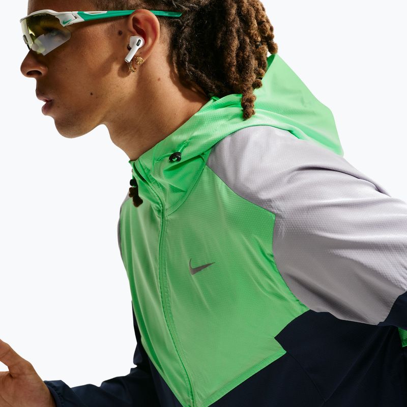 Pánská běžecká bunda Nike Impossibly Light Windrunner midnight navy/illusion green/wolf grey 6