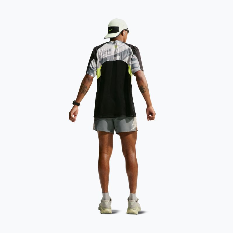 Pánské běžecké tričko Nike Dri-FIT Printed SS smoke grey/black/light lemon twist 3