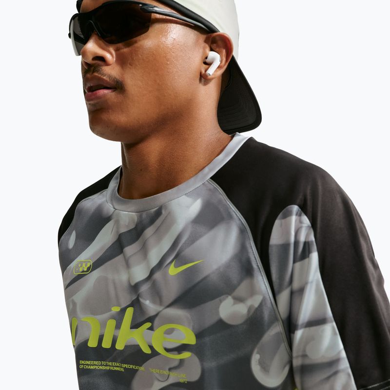 Pánské běžecké tričko Nike Dri-FIT Printed SS smoke grey/black/light lemon twist 6