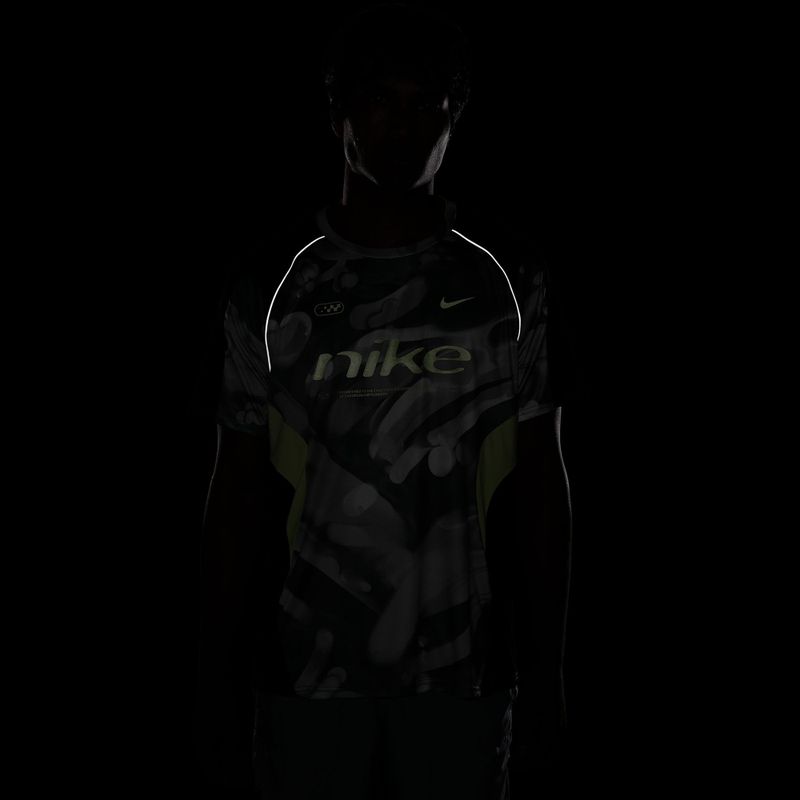 Pánské běžecké tričko Nike Dri-FIT Printed SS smoke grey/black/light lemon twist 7