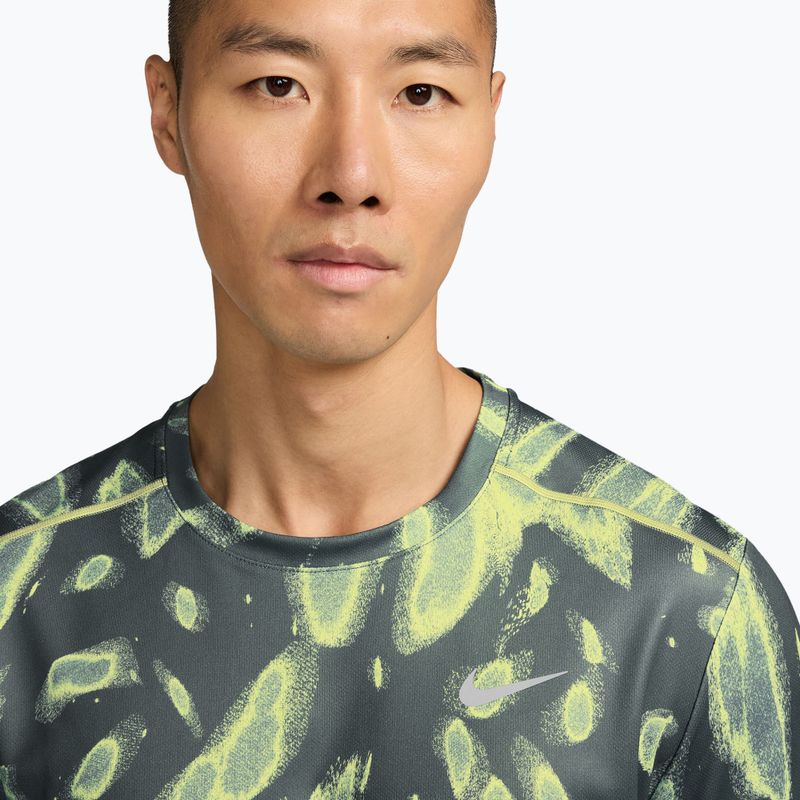 Pánské běžecké tričko Nike Miler Dri-Fit UV camo green 3