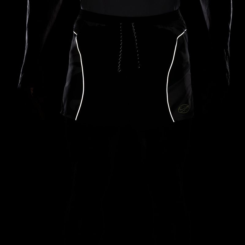Pánské běžecké šortky Nike Dri-Fit 4" smoke grey/black/light lemon twist 7