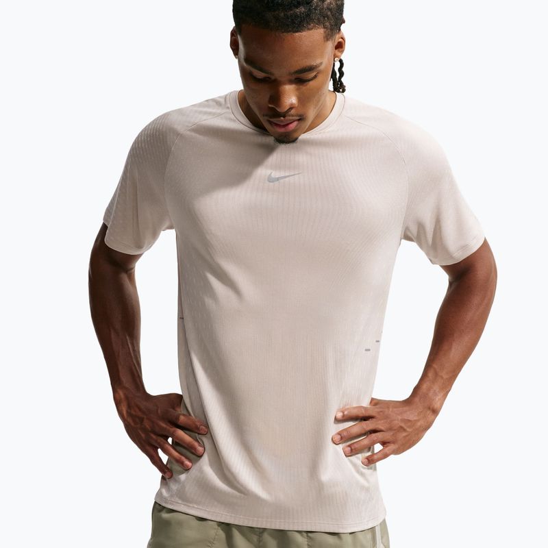 Pánské běžecké tričko Nike Stride cream Ii/sail
