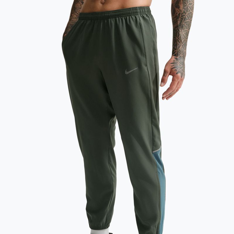 Pánské běžecké kalhoty Nike Miler Dri-Fit Woven camo green/mineral slate 4