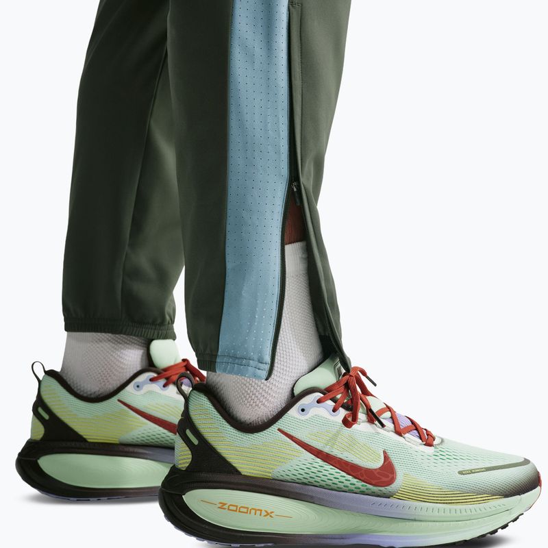 Pánské běžecké kalhoty Nike Miler Dri-Fit Woven camo green/mineral slate 7