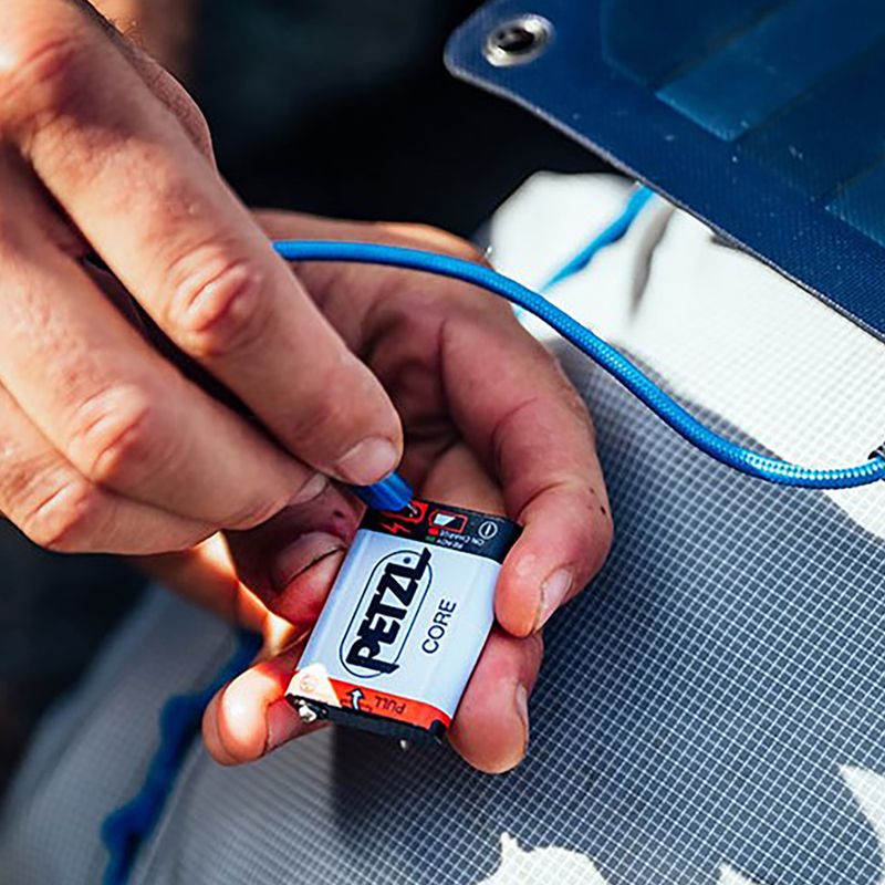 Čelová svítilna Petzl Actik Core modrá E065AA01 6