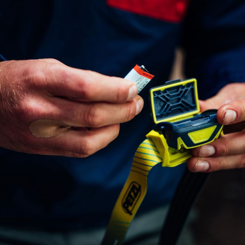 Čelová svítilna Petzl Tikka žlutá E061AA03 2