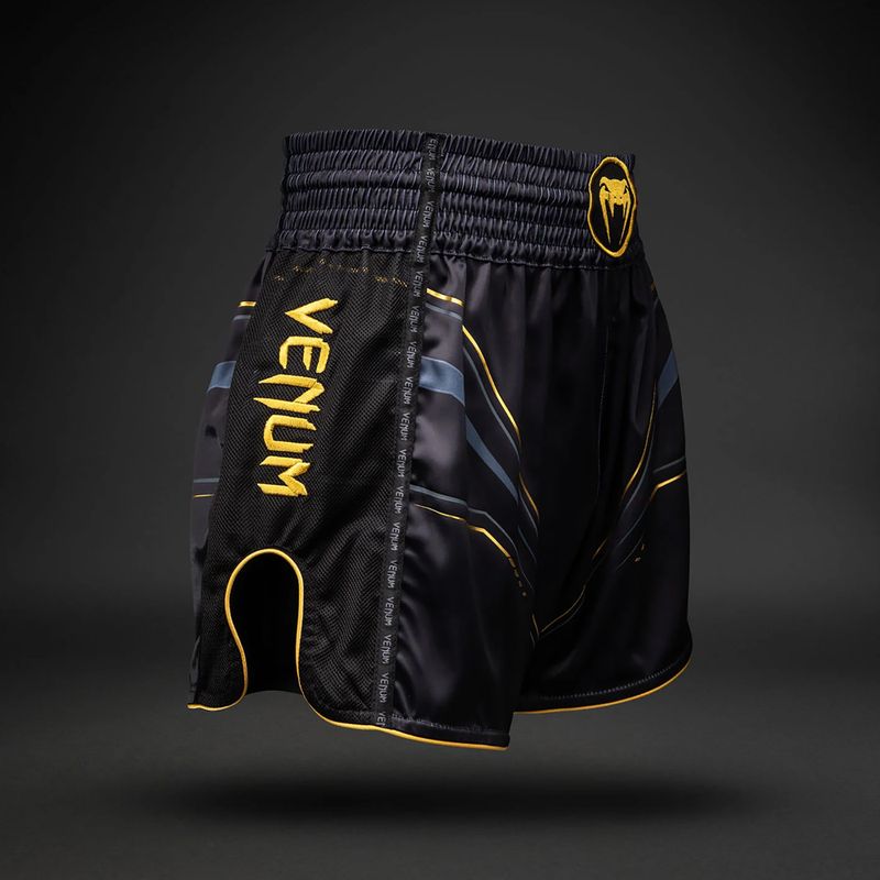 Pánské tréninkové šortky Venum Streamline Muay Thai black/gold 3