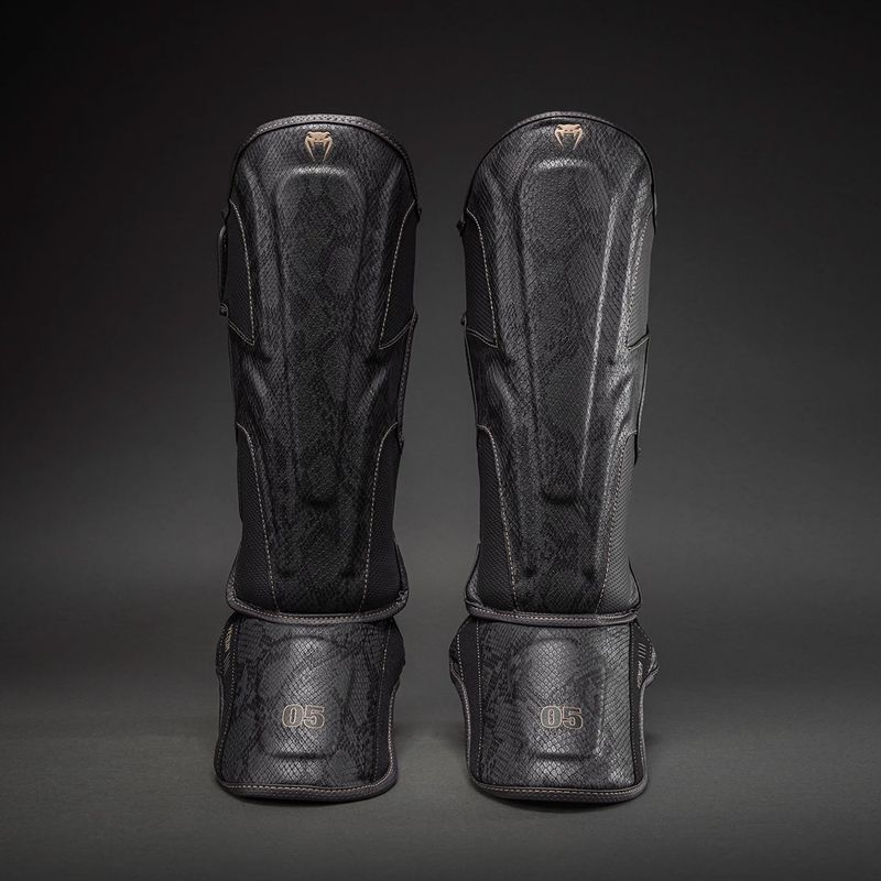 Chrániče holení a chodidel Venum Impact Evo Scales Shin dark grey 2