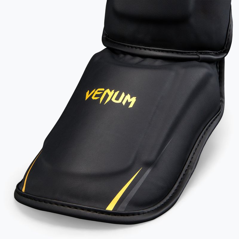 Chrániče holení Venum G-Core Shin black/gold 4