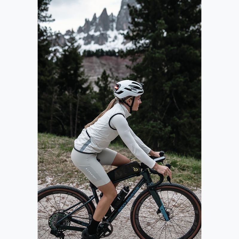 Cyklistická helma ABUS Taipan LED shiny white 7